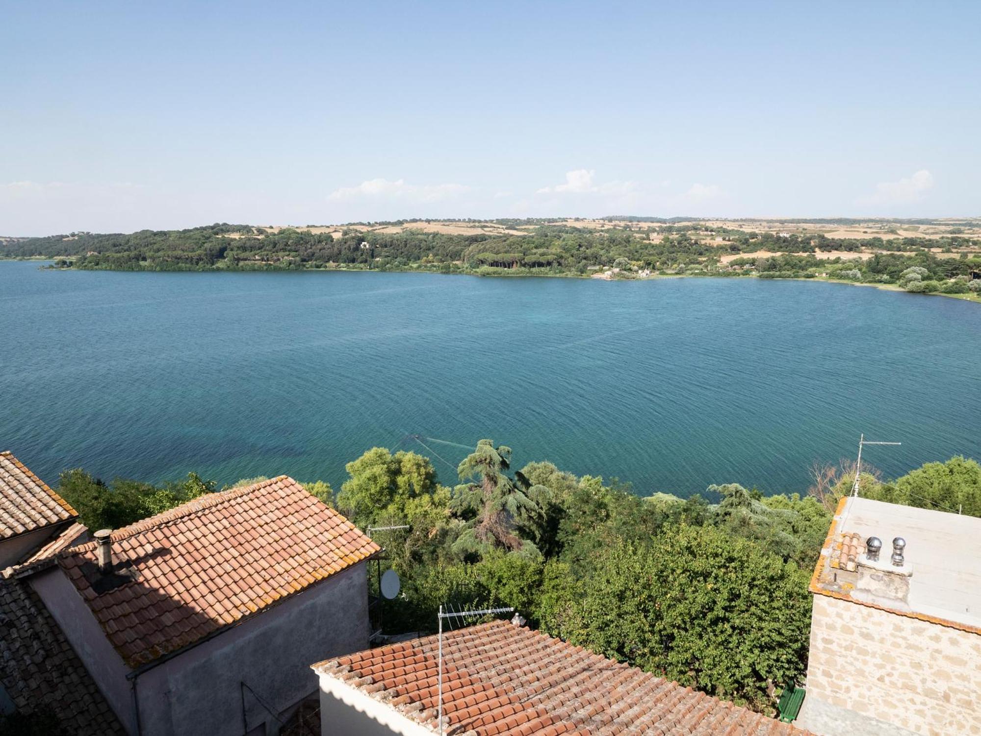 Апартаменти Eleganza In Centro Sul Lago - Анґуїллара-Сабація Екстер'єр фото